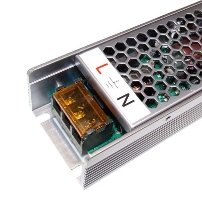 Alimentador elétrico metálico com etiquetas L e N