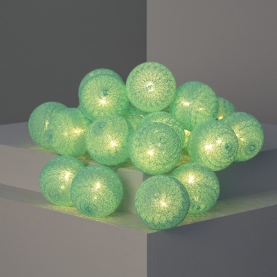 Luzes decorativas em bolas verdes iluminadas com textura trançada