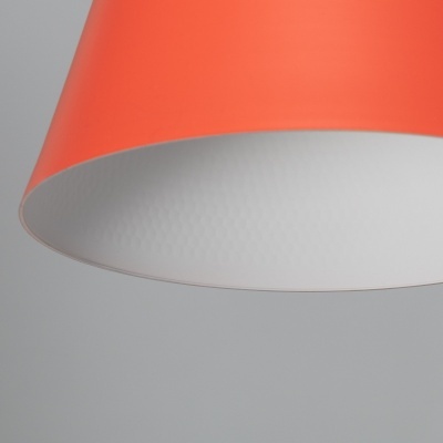 Abajur cónico laranja com interior branco texturizado