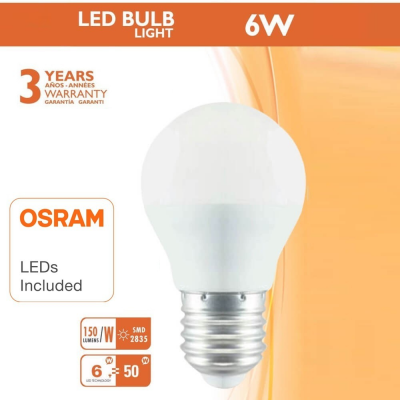 Lâmpada LED OSRAM 6W branca com base metálica em fundo branco e laranja