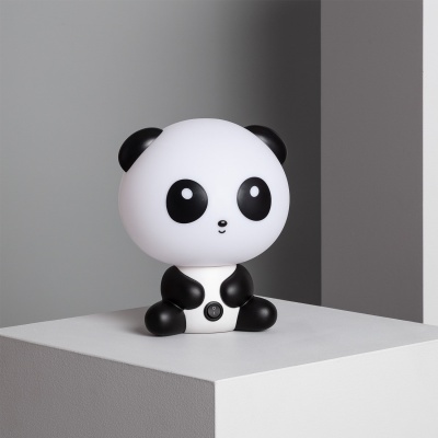 Figura decorativa panda branco e preto com botão circular