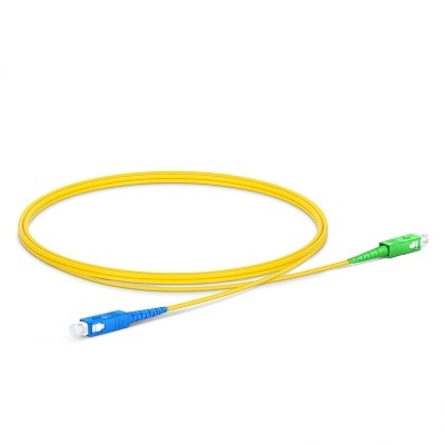 Cabo de fibra ótica amarelo com conetores azul e verde