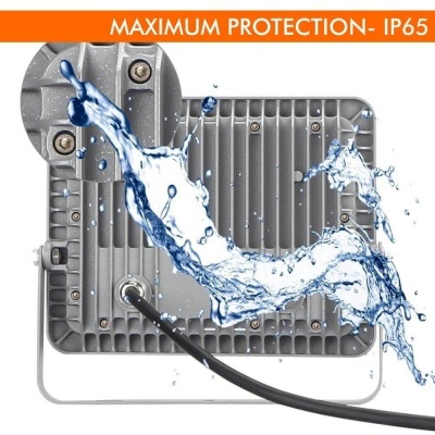 Luminária retangular cinza à prova d'água com texto MAXIMUM PROTECTION- IP65