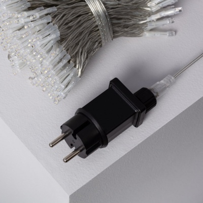 Conjunto de luzes LED com fios transparentes e plugue elétrico preto