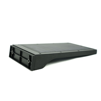 Base inclinada preta para portátil em plástico sobre fundo branco