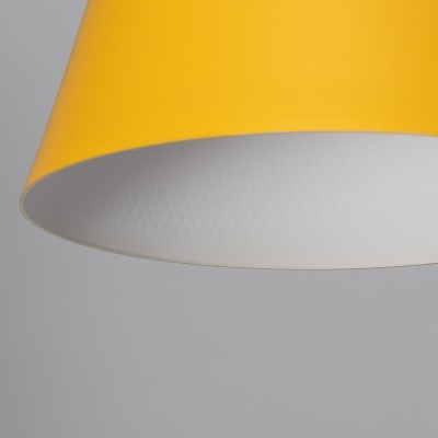 Cúpula de abajur amarela com interior branco texturado pendurado