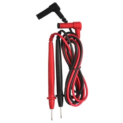 Par de sondas de multímetro vermelho e preto com cabos trançados e conectores em ângulo