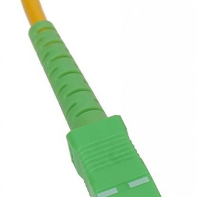 Cabo de fibra ótica amarelo com conetor verde