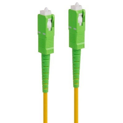 Cabo de fibra ótica amarelo com conectores verdes tipo SC