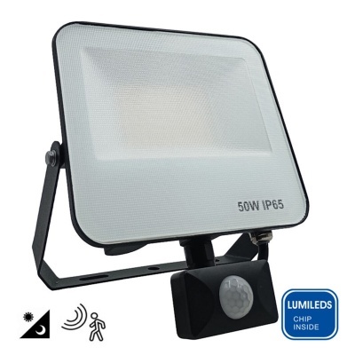 Projetor LED branco com sensor de movimento negro, indicação 50W IP65, selo LUMILEDS e ícones de sensor e iluminação