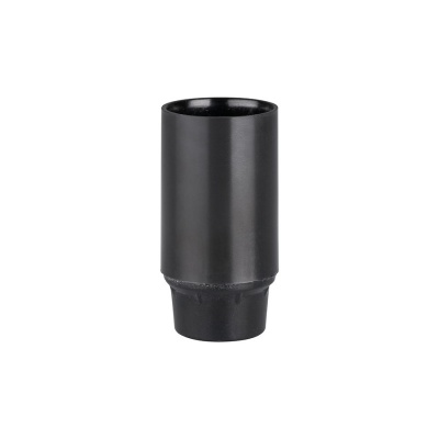 Copo preto alto com acabamento mate isolado em fundo branco