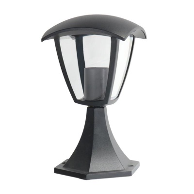 Luminária exterior tipo lanterna preta com base quadrada e vidro transparente