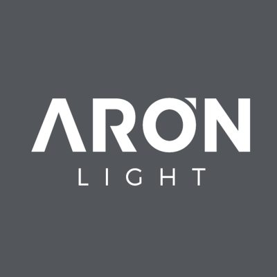 Logótipo ARON LIGHT em branco sobre fundo cinzento escuro