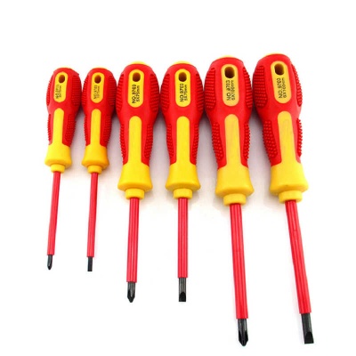 Conjunto de seis chaves de fenda isoladas com cabos vermelhos e amarelos