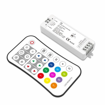 Comando e controlador LED RGB em branco com etiquetas técnicas