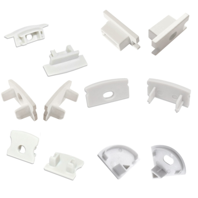 Peças plásticas brancas com formas diferentes para montagem