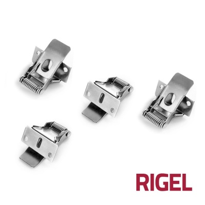 Quatro fechos metálicos de mola prateados com logótipo RIGEL