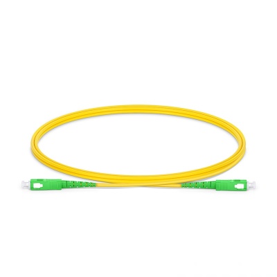 Cabo de fibra ótica amarelo com conectores verdes