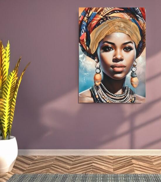 Quadro decorativo de mulher africana com turbante colorido numa parede roxa