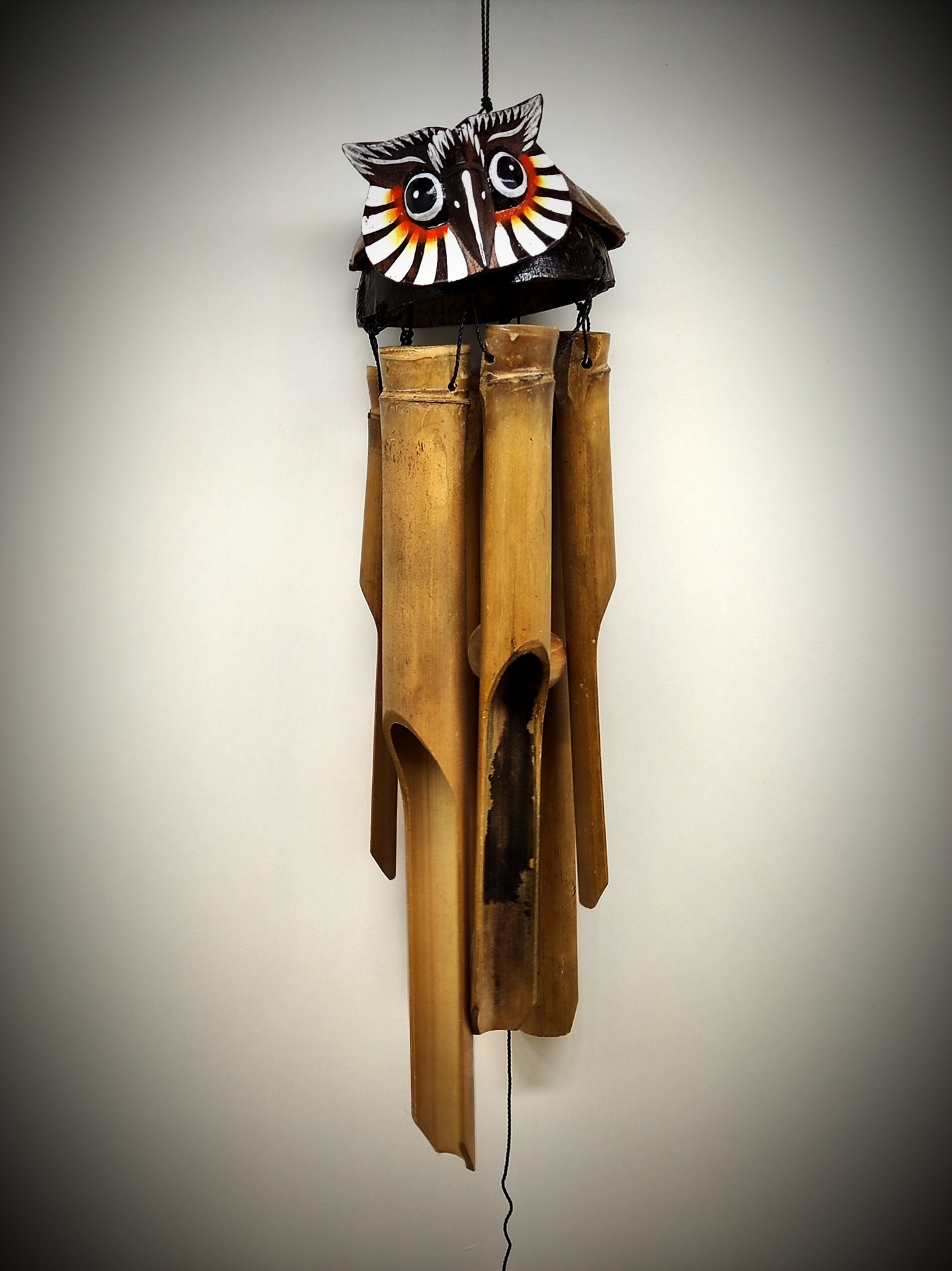 Sino dos ventos de bambu com cabeça de coruja colorida