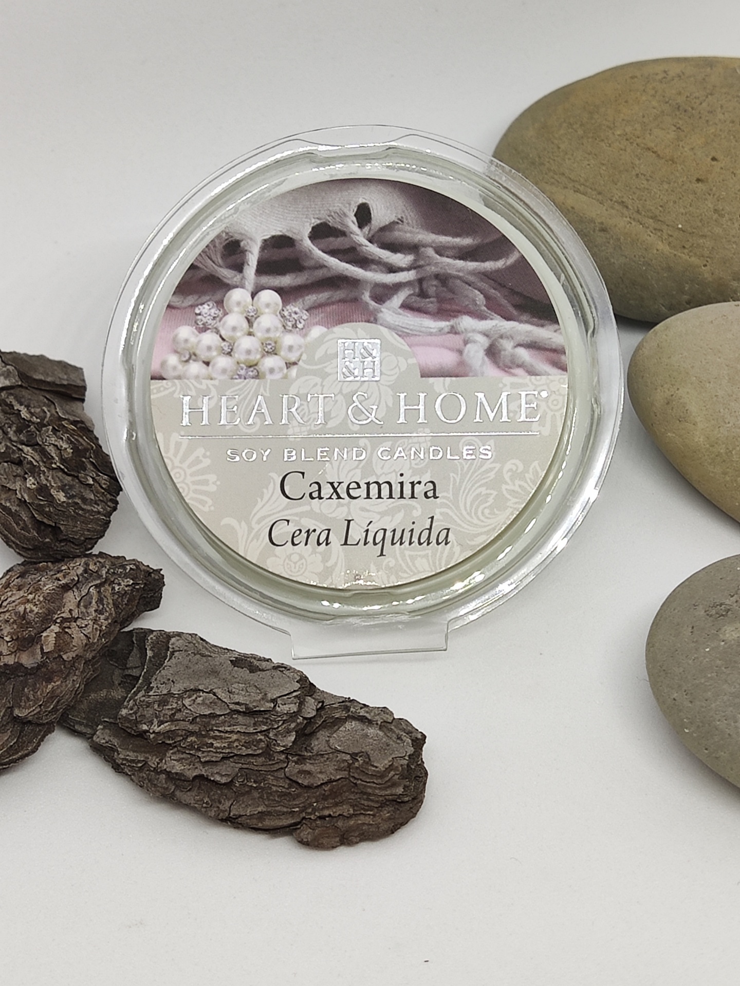 Vela líquida Caxemira HEART & HOME com decoração natural ao redor