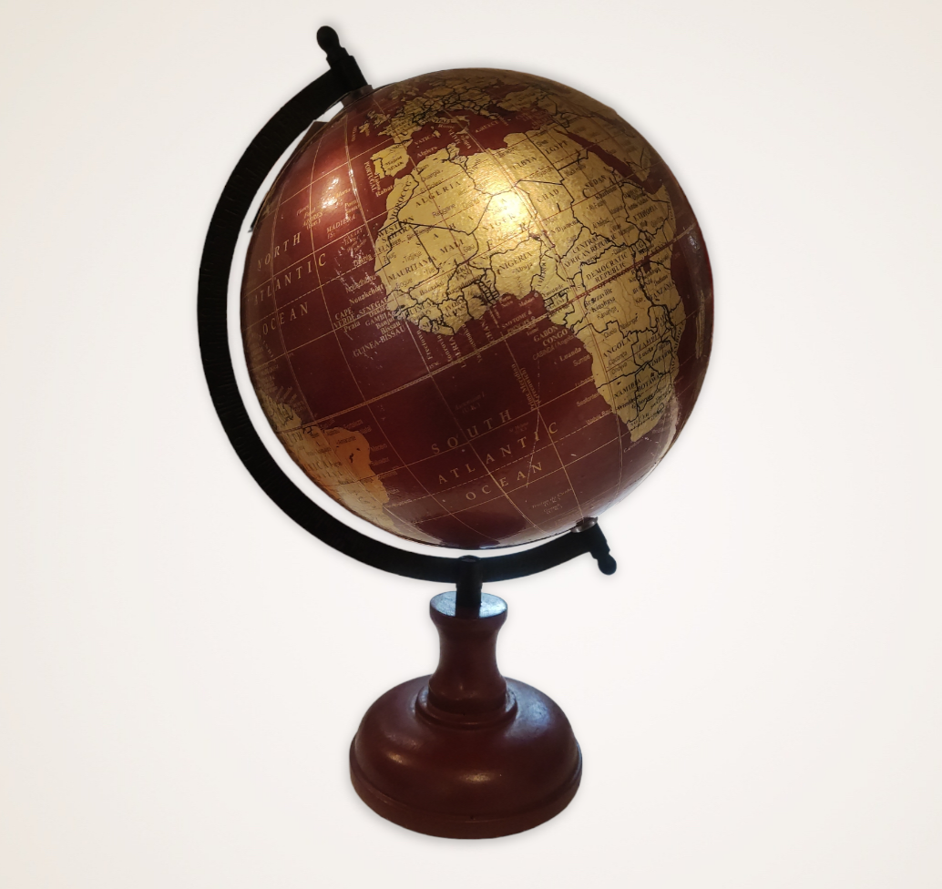 Globo terrestre decorativo vermelho e dourado com base de madeira