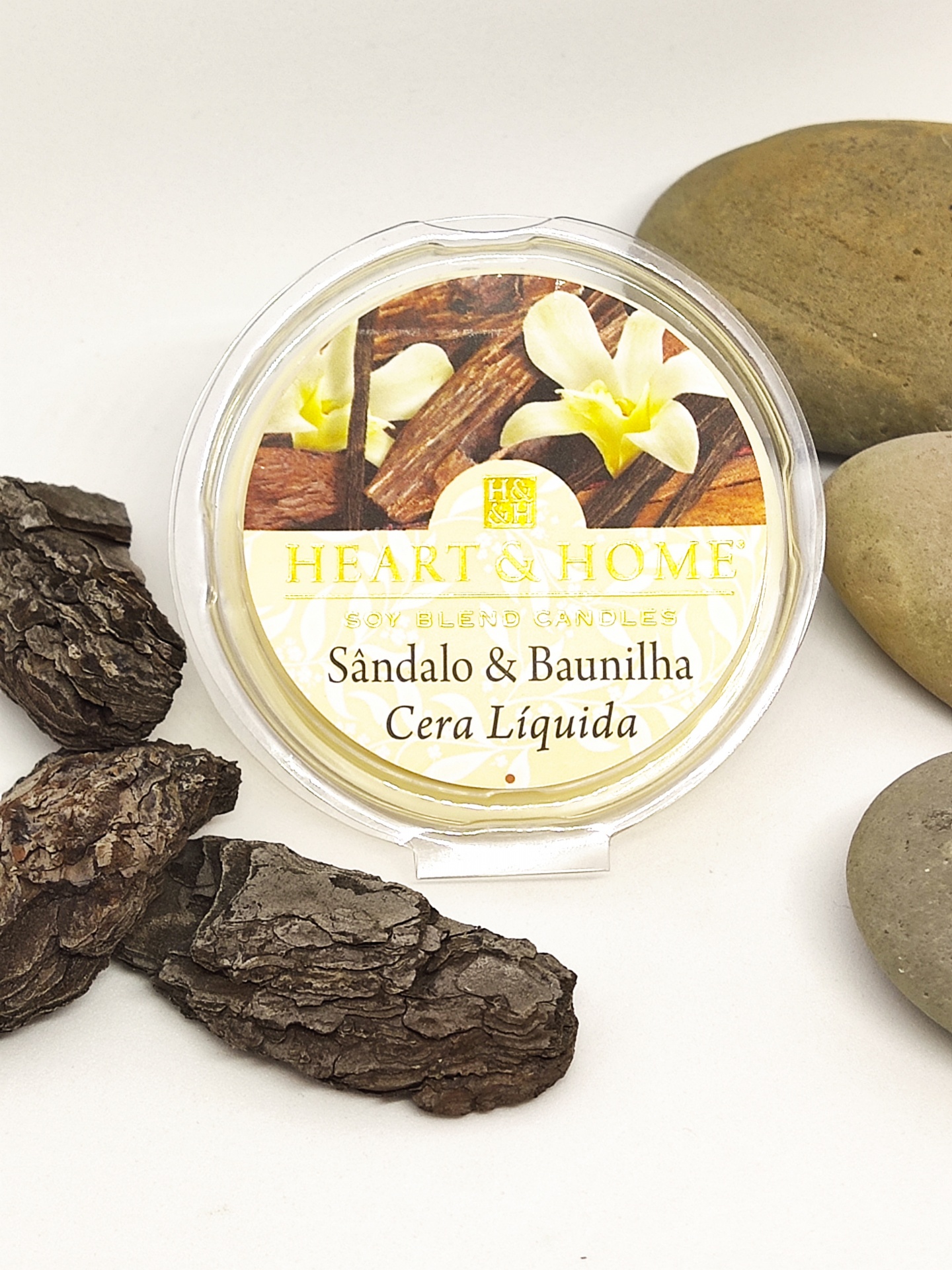 Vela em cera líquida Sândalo & Baunilha HEART & HOME com cascas de madeira e pedras cinzentas