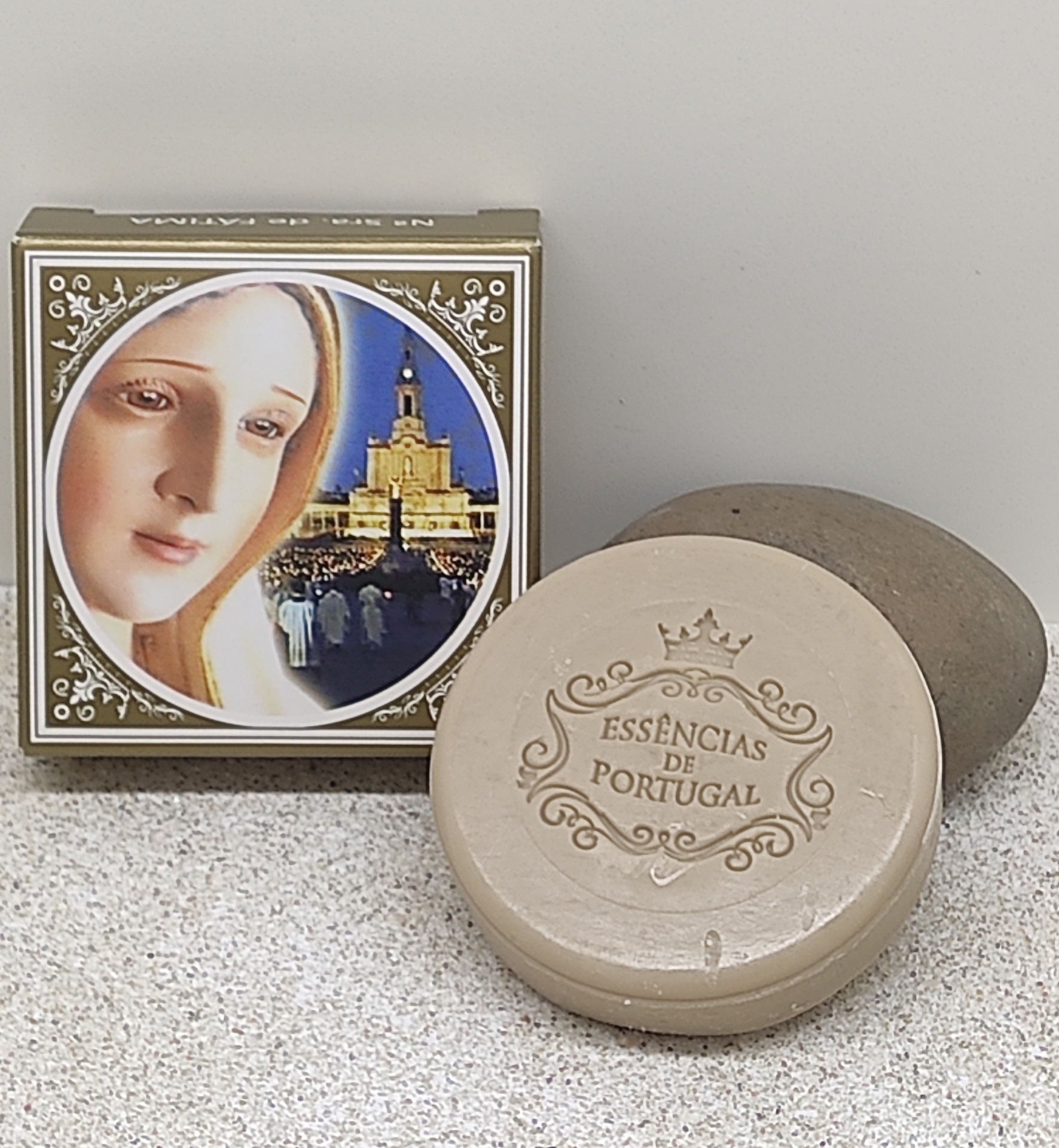 Sabonetes Essências de Portugal com caixa religiosa à direita