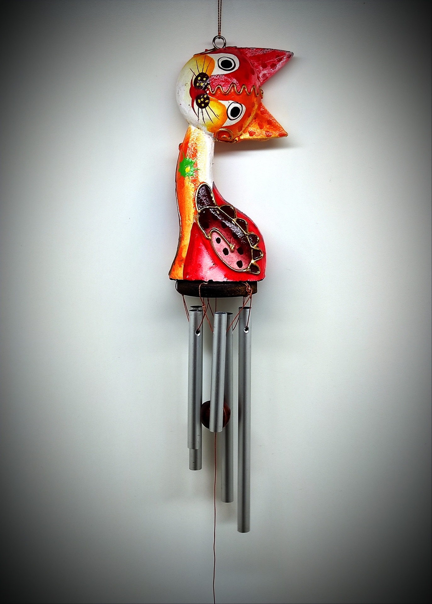 sino dos ventos decorativo em forma de gato colorido