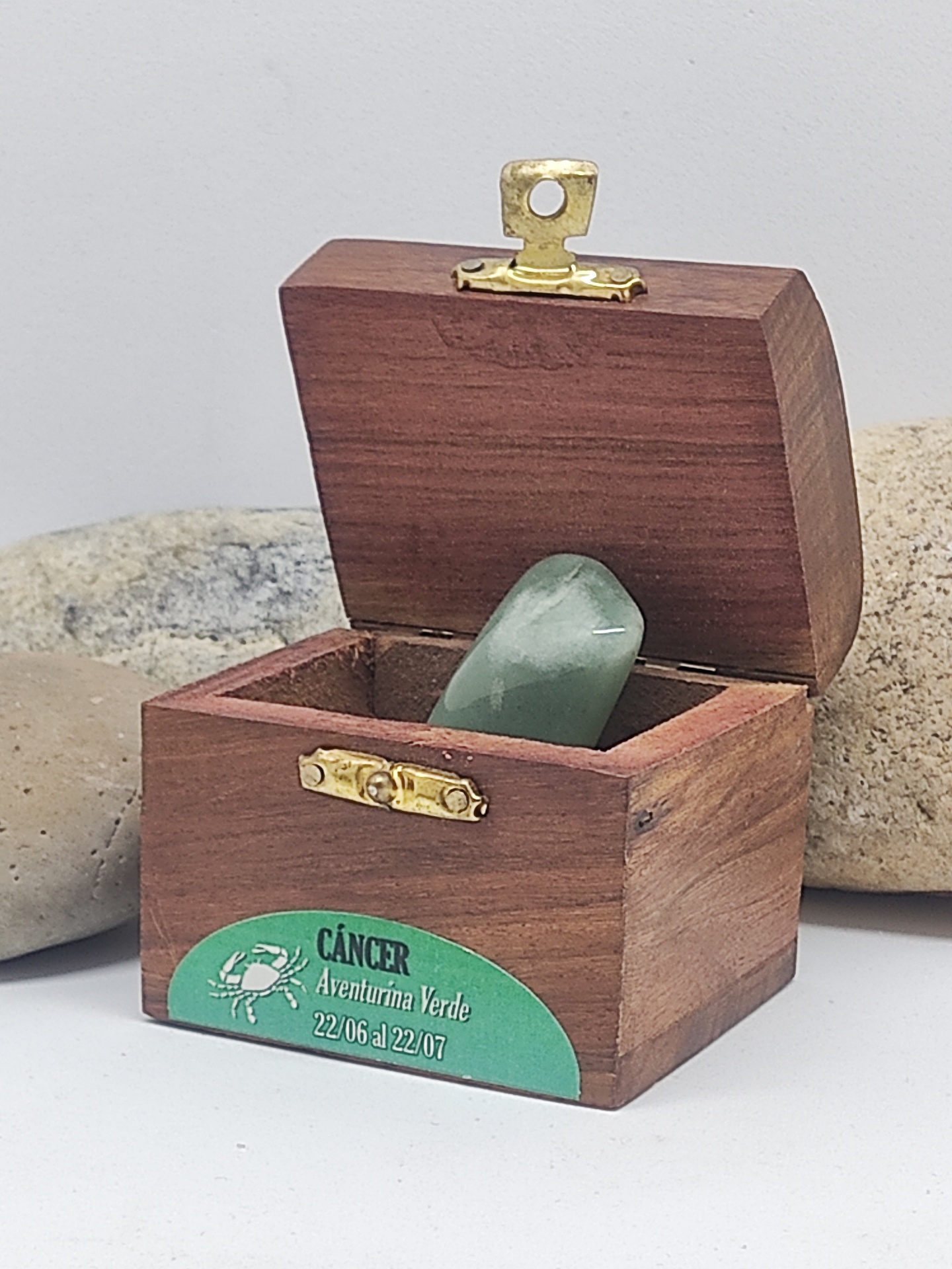 Caixa de madeira com pedra verde Aventurina Verde e etiqueta Câncer