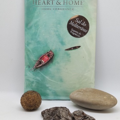 Embalagem de fragrância para casa HEART & HOME com elementos decorativos naturais