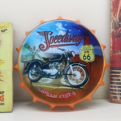 Objeto decorativo redondo com imagem de motocicleta e texto Speedway