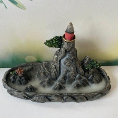 Incensário decorativo de montanha cinza com árvore verde e cone de incenso vermelho