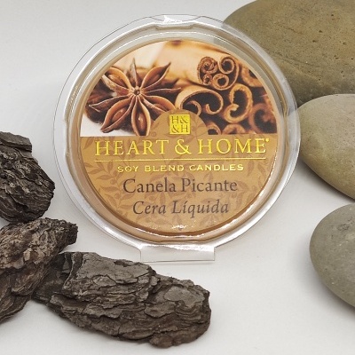 Vela líquida em embalagem redonda com rótulo de canela e anis-estrelado
