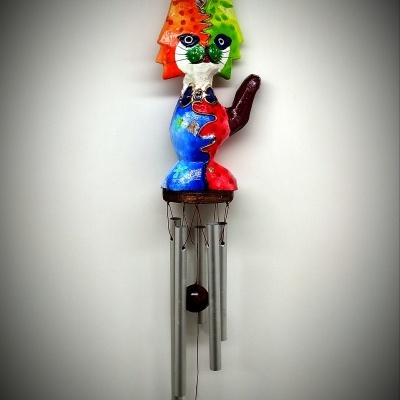 Carrilhão de vento decorativo colorido em forma de gato estilizado