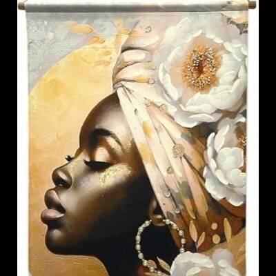 Tela decorativa com pintura de perfil de mulher negra com turbante bege e flores brancas grandes