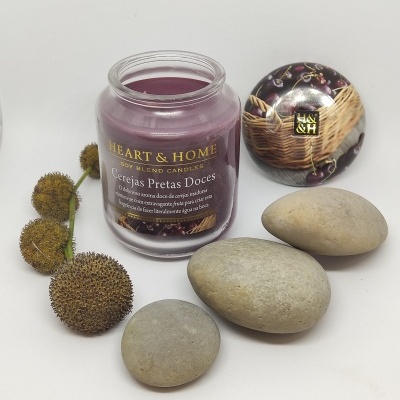 Vela aromática HEART & HOME com tampa decorativa, pedras cinzentas e flores secas