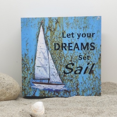 Placa decorativa azul envelhecida com veleiro branco e texto Let your DREAMS set Sail