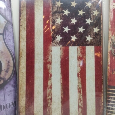 Placa decorativa com a bandeira dos Estados Unidos envelhecida