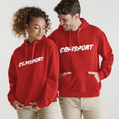 Duas pessoas com sweatshirts vermelhas com capuz e texto branco 'COLLISPORT'