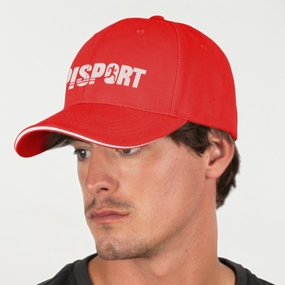 Boné vermelho com texto branco 'DISPORT'