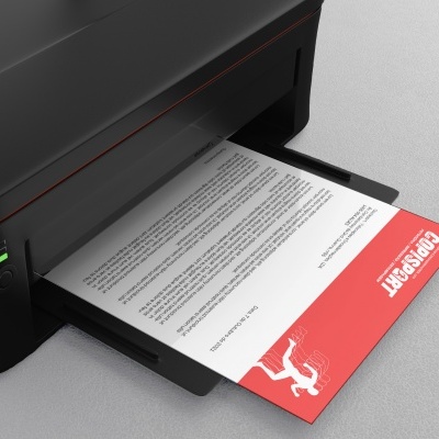 Impressora preta a imprimir papel com texto e destaque vermelho CopySmart.