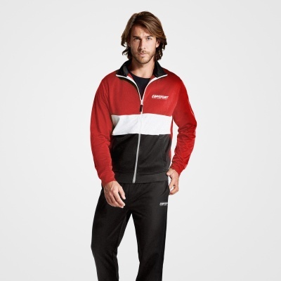 Conjunto desportivo vermelho, branco e preto com logótipos CAMPER