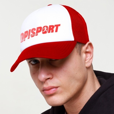 Boné trucker branco e vermelho com texto 'DISPORT' na frente