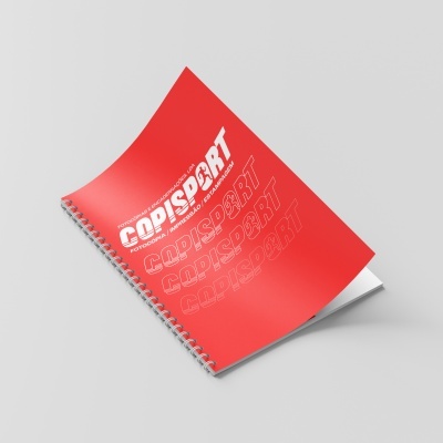 Caderno espiral vermelho com texto COPISPORT em branco e laranja