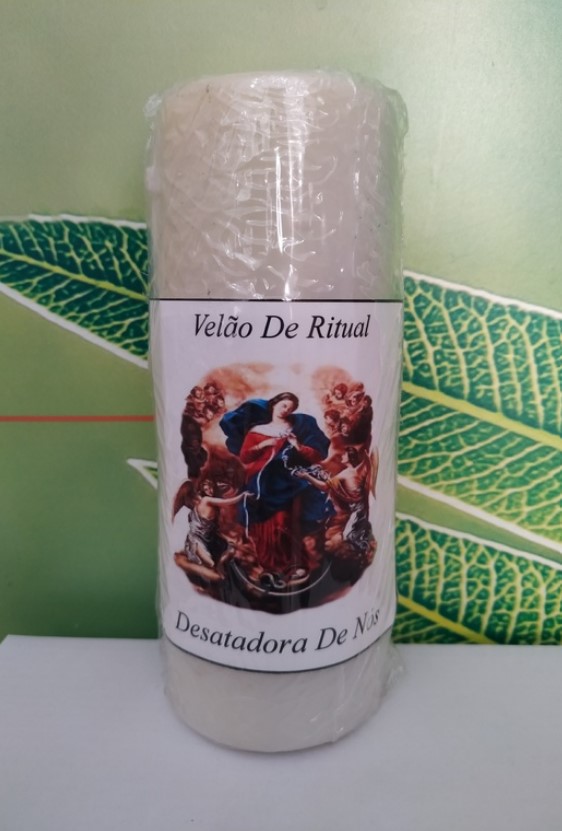 Velão Nossa Senhora Desatadora dos Nós Vela branca com etiqueta religiosa e texto 'Velão De Ritual' e 'Desatadora De Nós'
