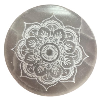 Disco redondo cinza com desenho floral branco detalhado