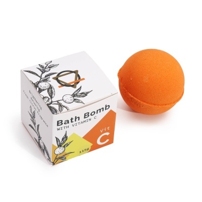 Bomba de banho laranja com embalagem branca e texto Bath Bomb WITH VITAMIN C
