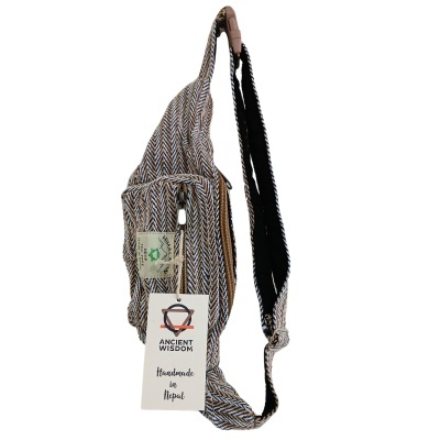 Mochila tipo saco tecido trançado castanho e bege com etiqueta ANCIENT WISDOM