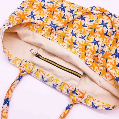 Saco de tecido com padrão colorido e bolso interior